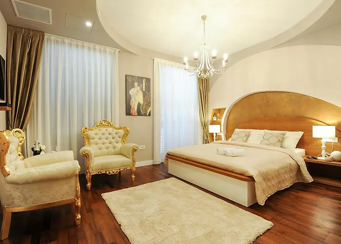 Silver & Gold Luxury Rooms