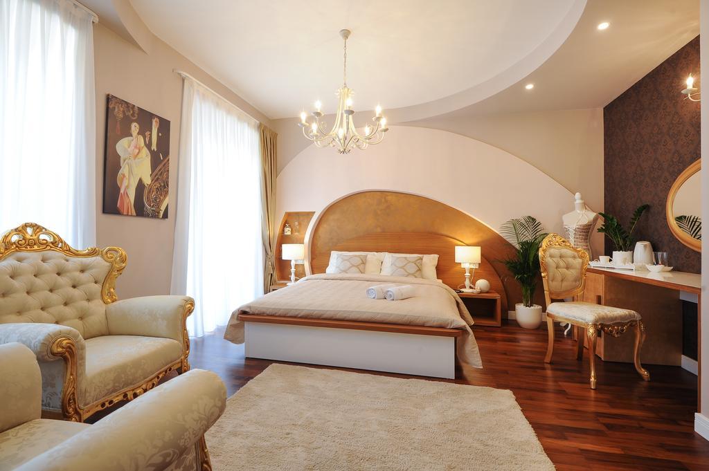 Silver & Gold Luxury Penzión pre hostí 4*